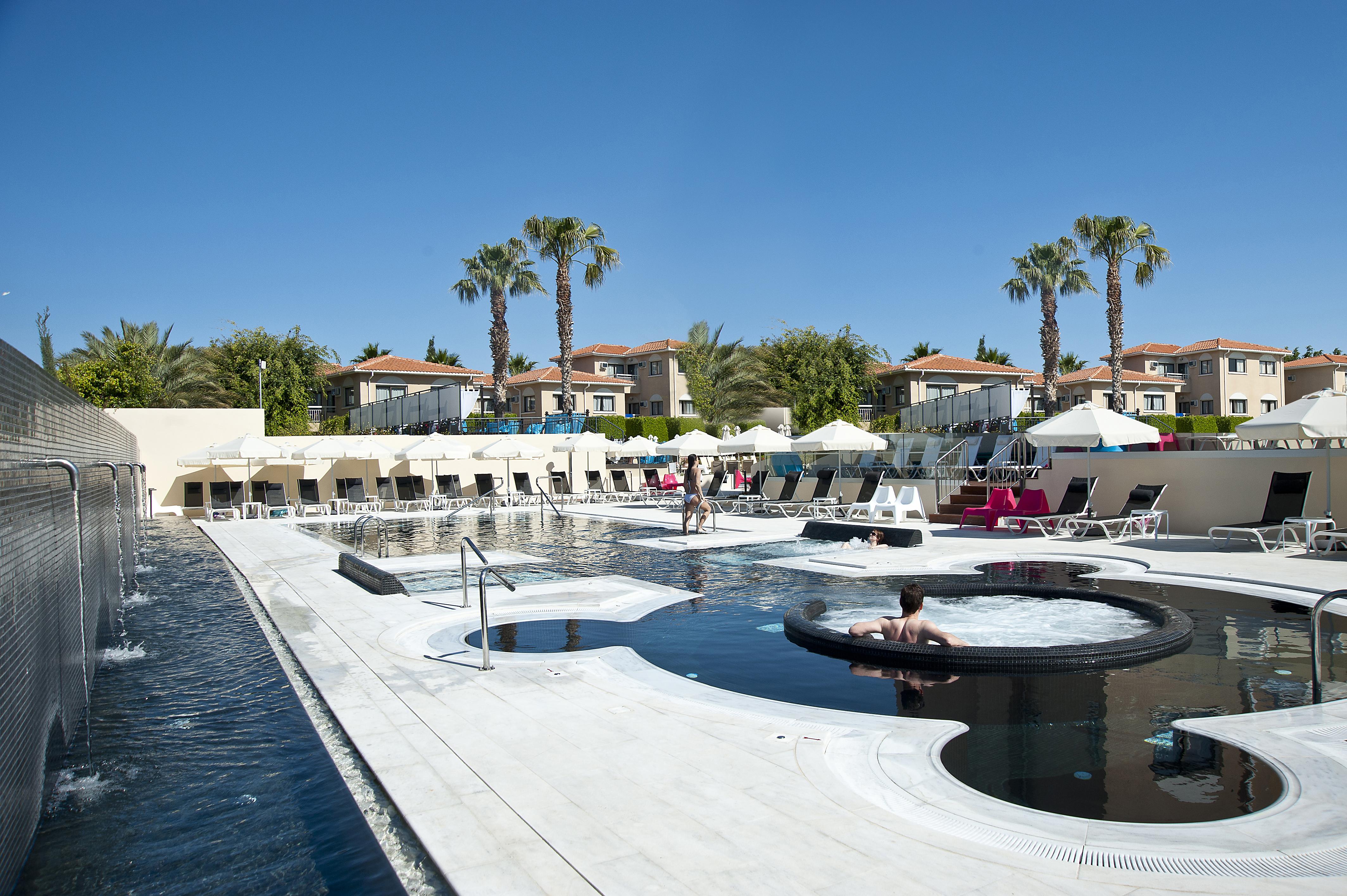King Jason Paphos - Designed For Adults By Louis Hotels Eksteriør billede