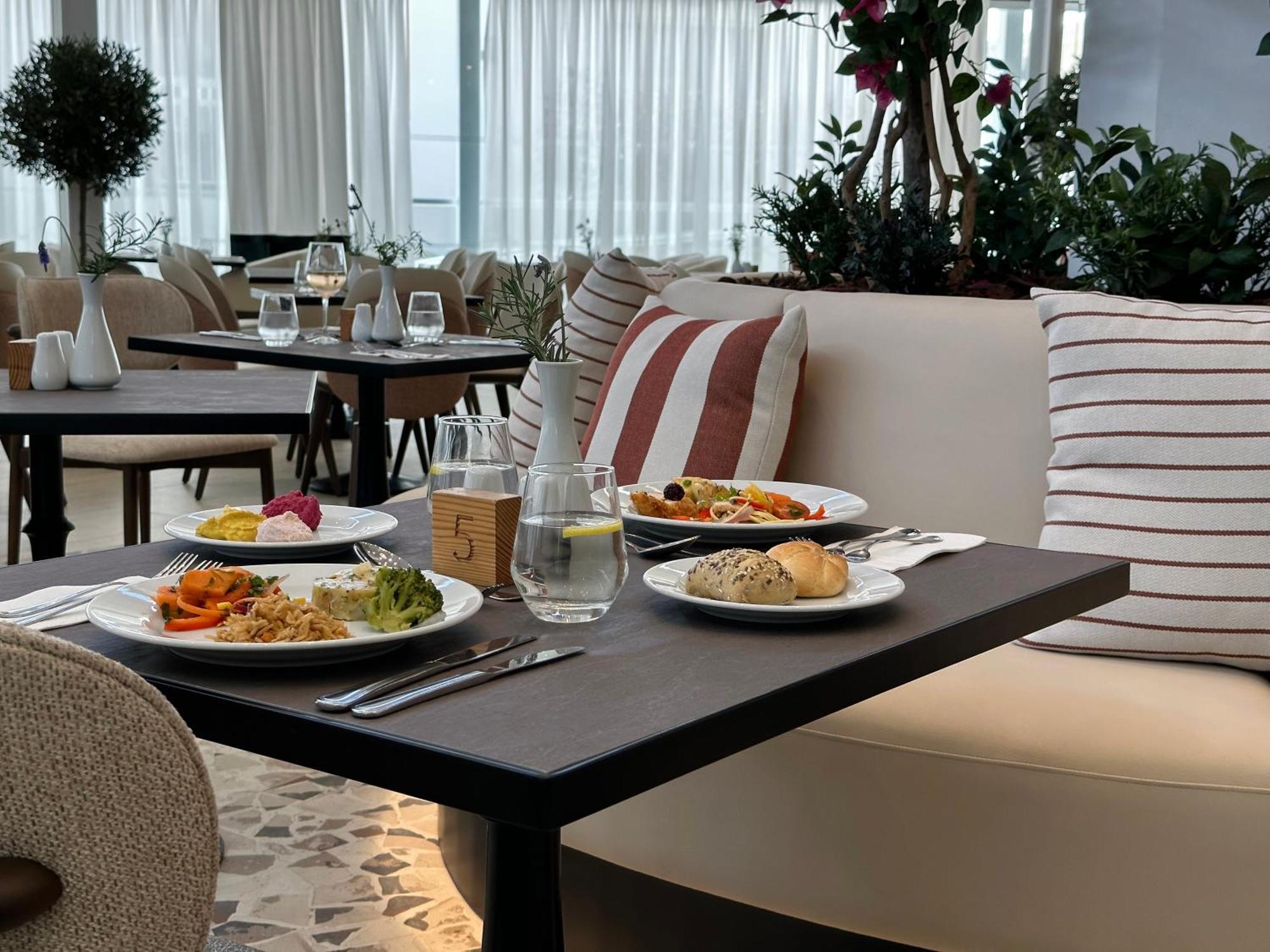 King Jason Paphos - Designed For Adults By Louis Hotels Eksteriør billede