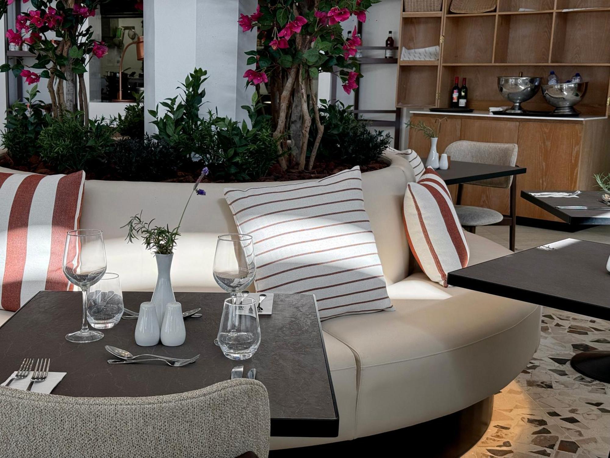 King Jason Paphos - Designed For Adults By Louis Hotels Eksteriør billede