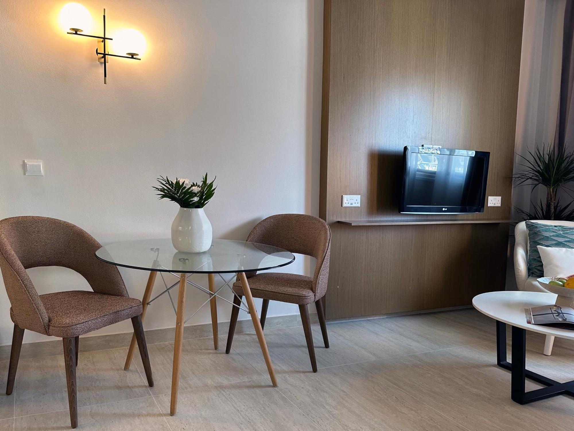King Jason Paphos - Designed For Adults By Louis Hotels Eksteriør billede